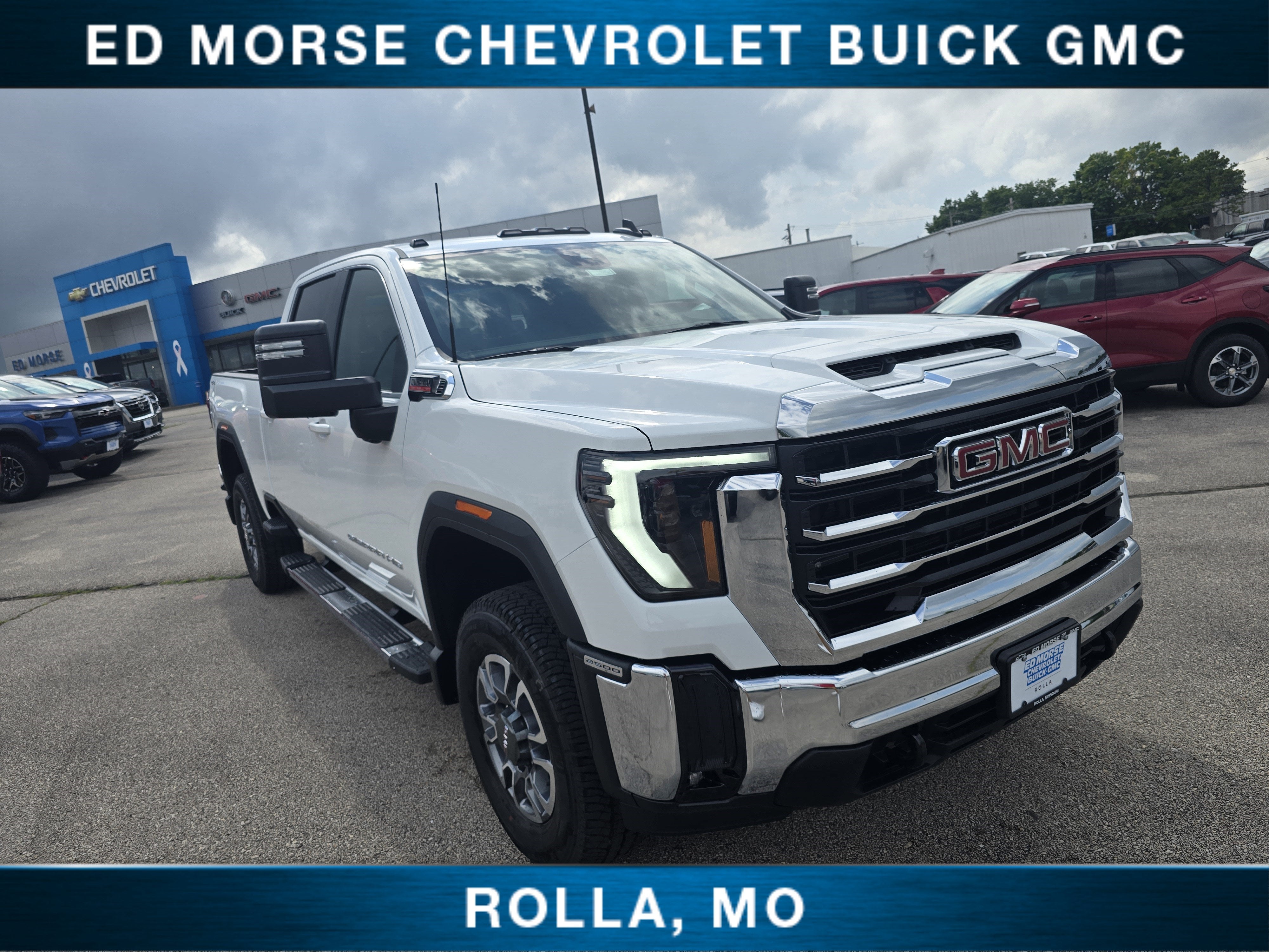 2026 GMC Sierra 2500 HD SLE in Summit White — front three-quarter view